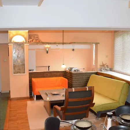 Apartment Ralica's Place 2 *